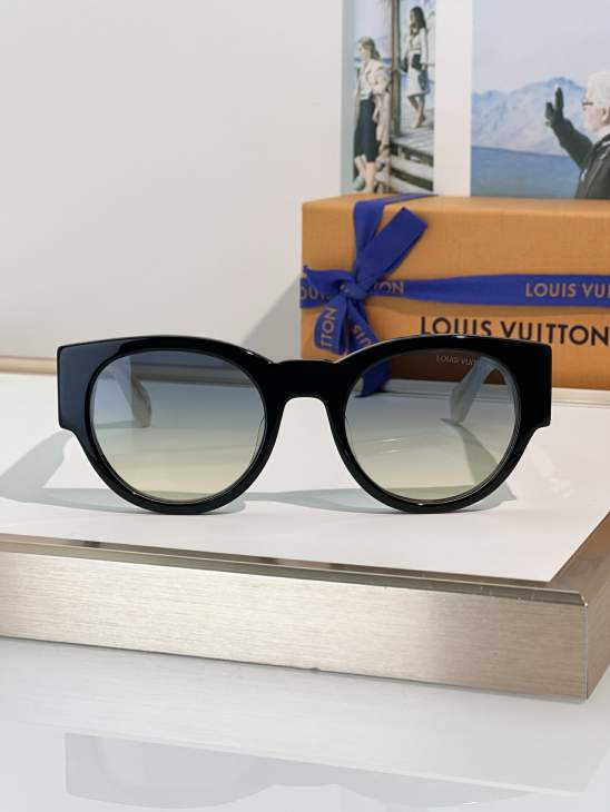 Picture of Louis Vuitton Sunglasses _SKUfw76769946fw